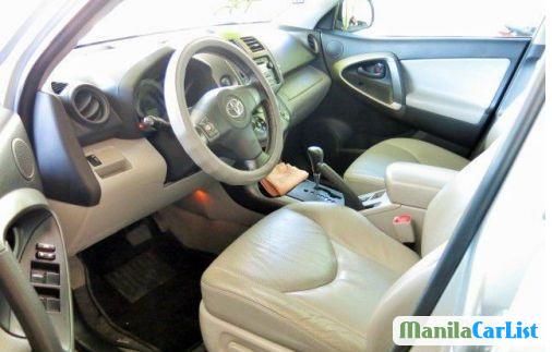 Toyota RAV4 2010 - image 3