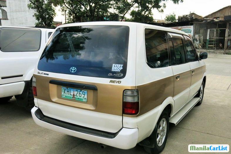 Toyota Revo 2000 - image 2