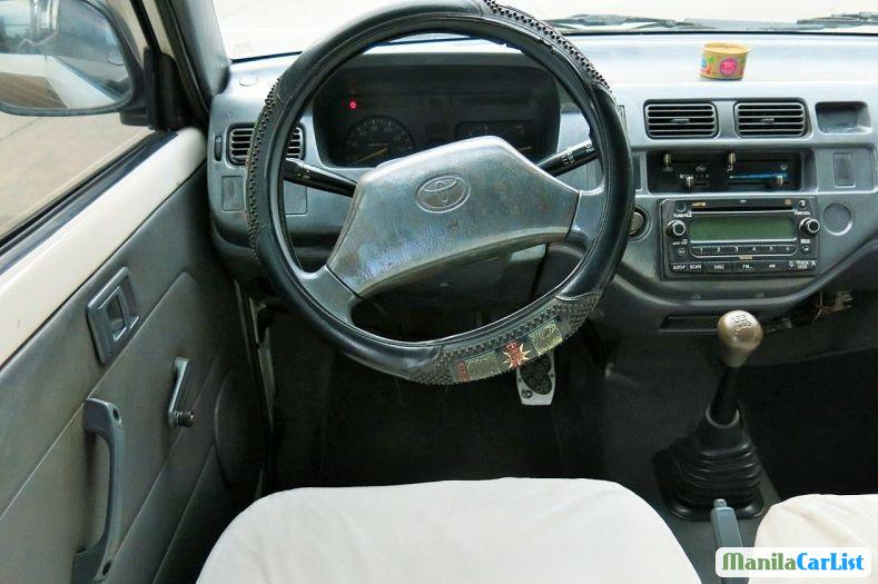 Toyota Revo 2000 - image 3