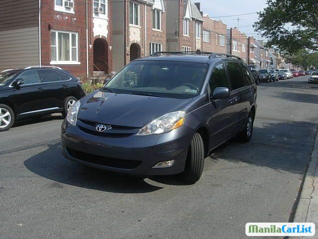 Pictures of Toyota Sienna Automatic 2006