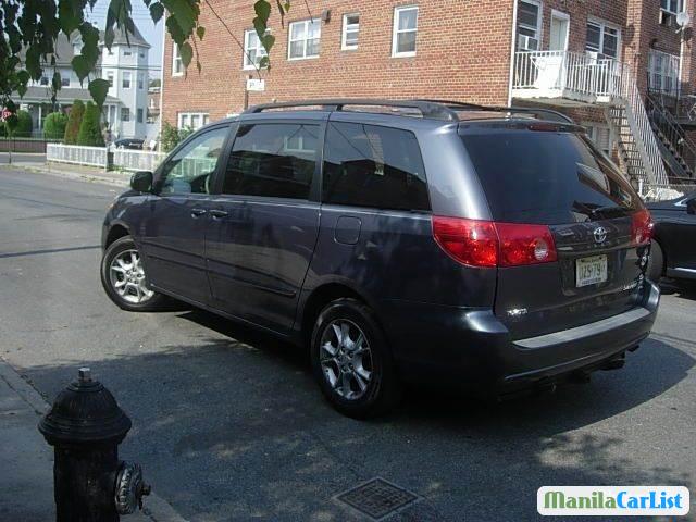 Toyota Sienna Automatic 2006 - image 2