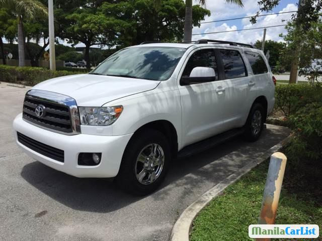 Toyota Sequoia Automatic 2011 - image 2