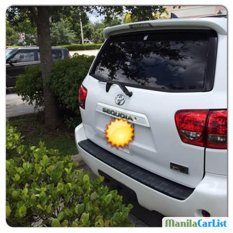 Toyota Sequoia Automatic 2011 - image 3