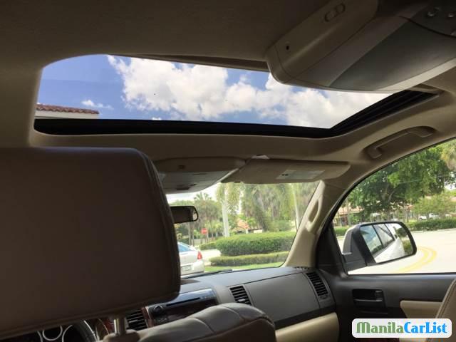Toyota Sequoia Automatic 2011 - image 7