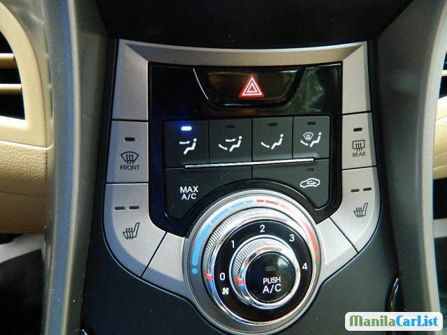 Hyundai Elantra Automatic 2013 - image 8