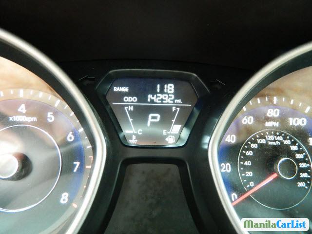 Hyundai Elantra Automatic 2013 - image 9