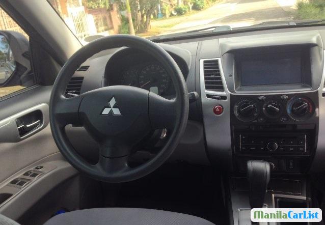 Mitsubishi Montero Sport Automatic 2013 - image 3