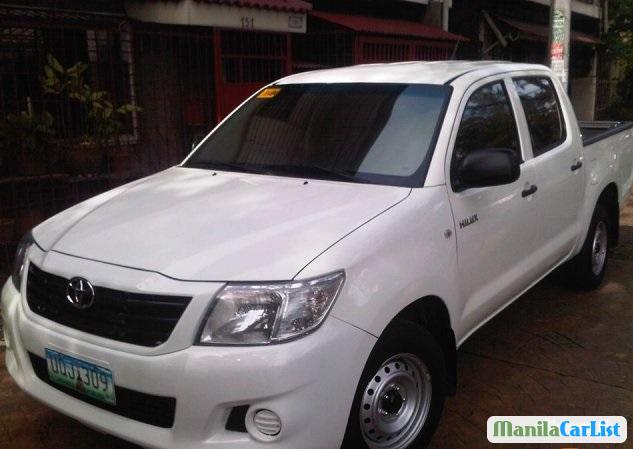 Toyota Hilux 2012 - image 1