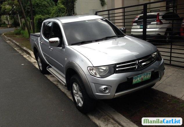 Mitsubishi Strada 2010 - image 2