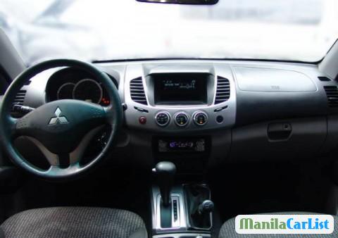 Mitsubishi Strada Automatic 2010