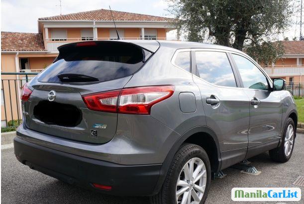 Pictures of Nissan Qashqai Automatic 2014