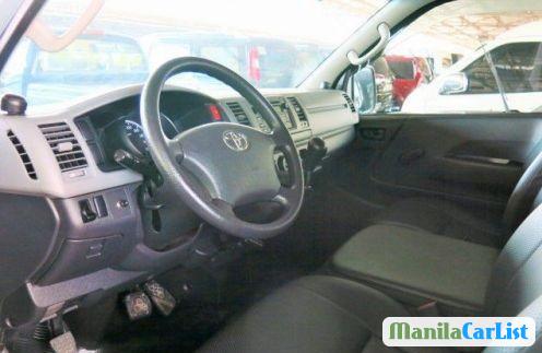 Toyota Hiace Manual 2011 - image 2