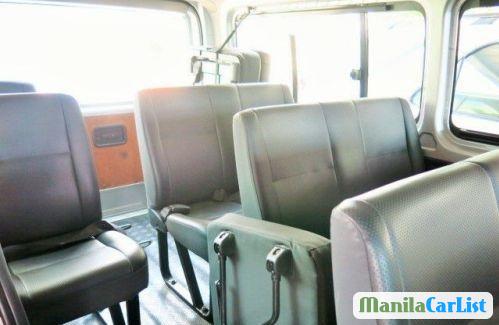 Toyota Hiace Manual 2011 - image 4