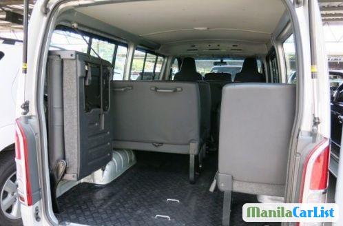 Toyota Hiace Manual 2011 - image 5