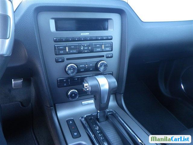 Ford Mustang Automatic 2012 - image 2