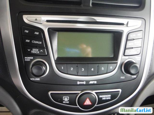 Hyundai Accent Automatic 2013 - image 6