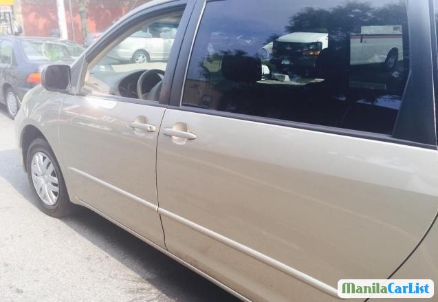 Toyota Sienna Automatic 2004 - image 4