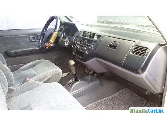 Toyota Revo 2000 - image 3