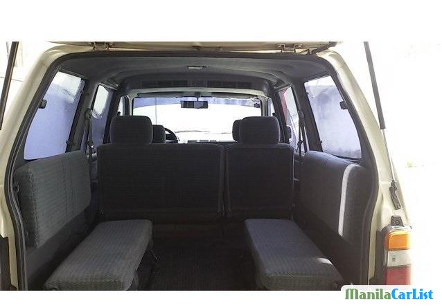 Toyota Revo 2000 - image 4