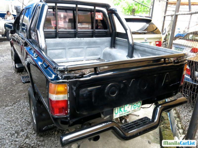 Toyota Hilux Manual 1996 - image 2