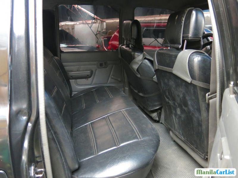 Toyota Hilux Manual 1996 - image 5