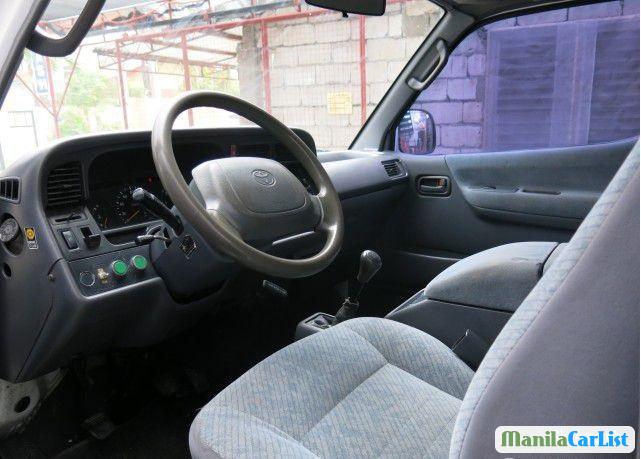 Toyota Hiace 1999 - image 4