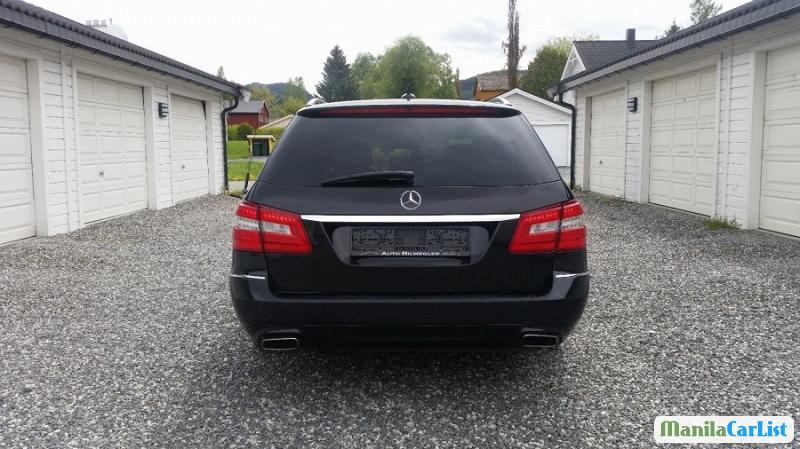 Mercedes Benz E-Class Manual - image 2