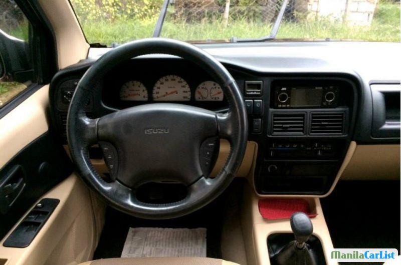 Isuzu Crosswind Manual 2009 - image 3