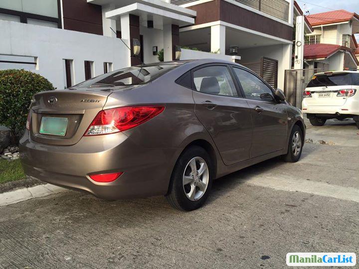 Hyundai Accent Automatic 2011 - image 2
