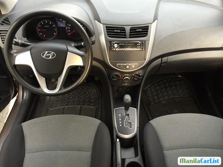 Hyundai Accent Automatic 2011 - image 3