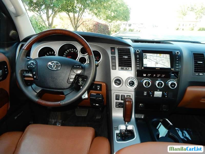 Toyota Sequoia Automatic - image 4
