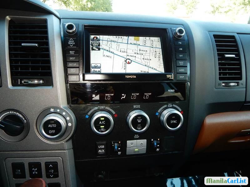 Toyota Sequoia Automatic - image 5