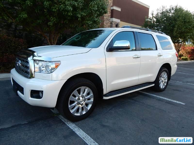 Toyota Sequoia Automatic - image 6