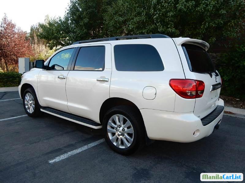 Toyota Sequoia Automatic - image 7