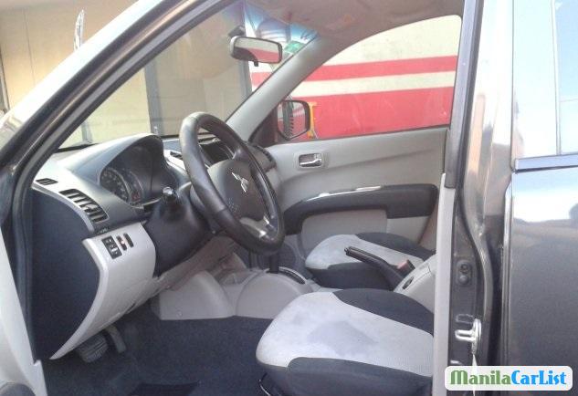 Mitsubishi Strada Automatic 2012