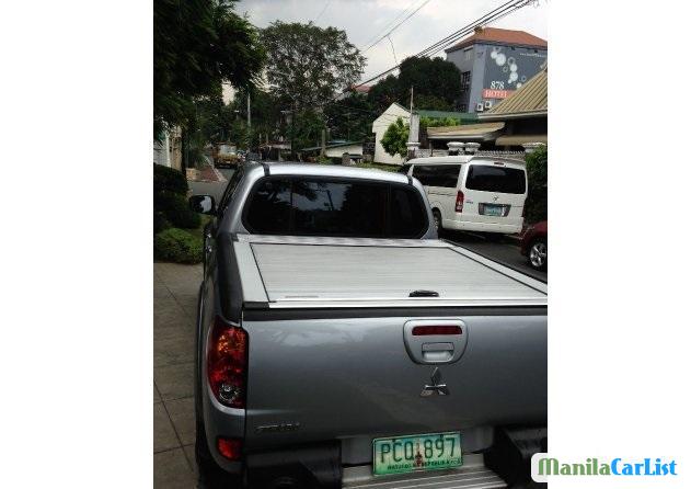 Mitsubishi Strada 2010