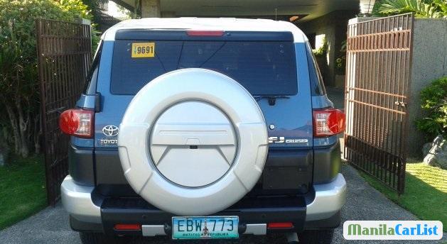 Toyota FJ Cruiser 2010 - image 2